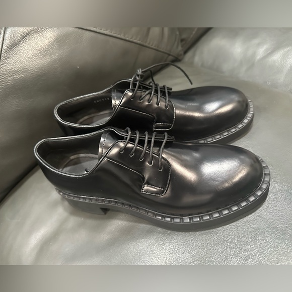 Prada 💯 laced loafers - Picture 1 of 7